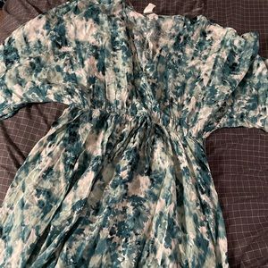 This is a dress with elbow length sleeves, perfect for summer and spring